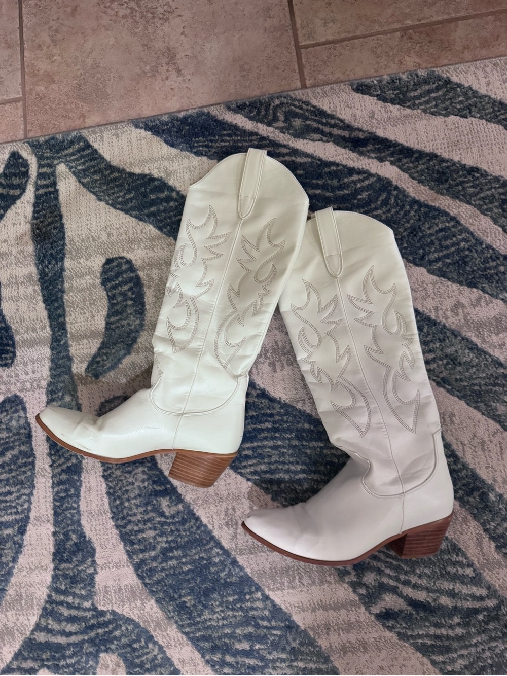 White Women's Western Knee-High Boots - Stylish Cowboy Heel